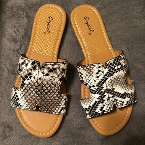 Qupid  Slides / Sandals- New in Box,  Size: 6